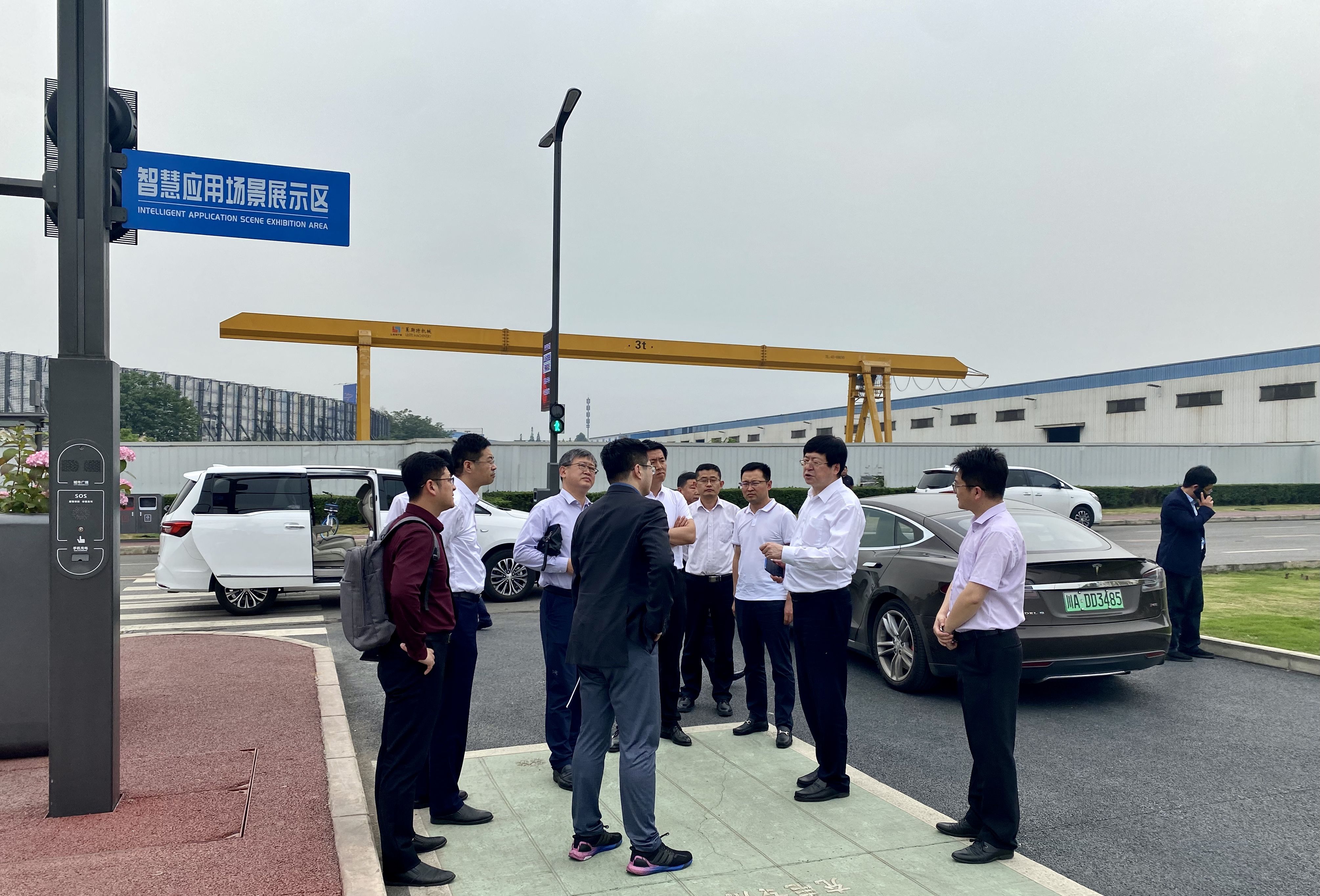 青島市領(lǐng)導(dǎo)一行蒞臨華體科技考察共商合作新模式